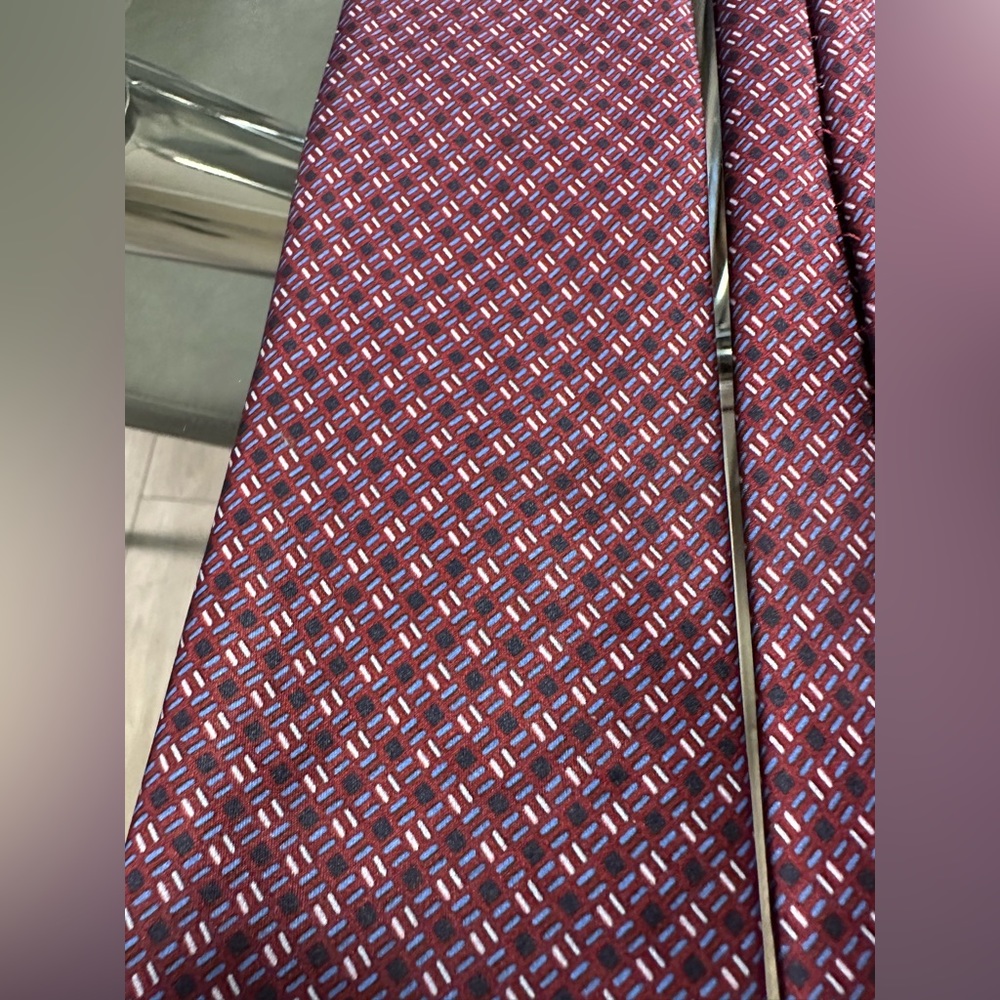 Authentic Burgundy stunning brioni tie in perfect condition